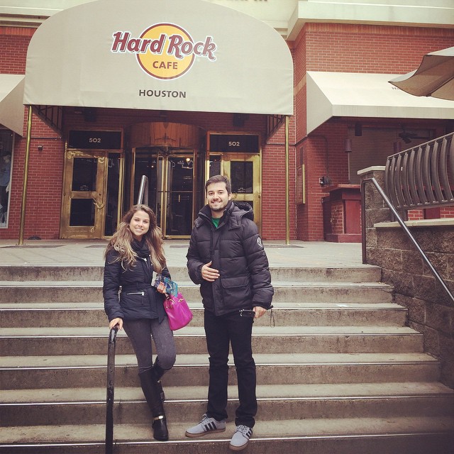 Cezar Menezes e Gabriela de Bem Nunes em Houston no Hard Rock Café