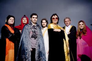 Grupo Os Mutantes com fantasia de super-herois