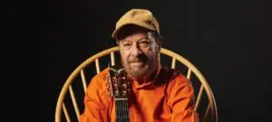 Joao Bosco com seu violao.