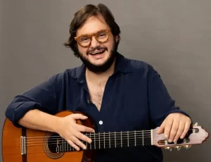 Yamandu Costa com seu violao